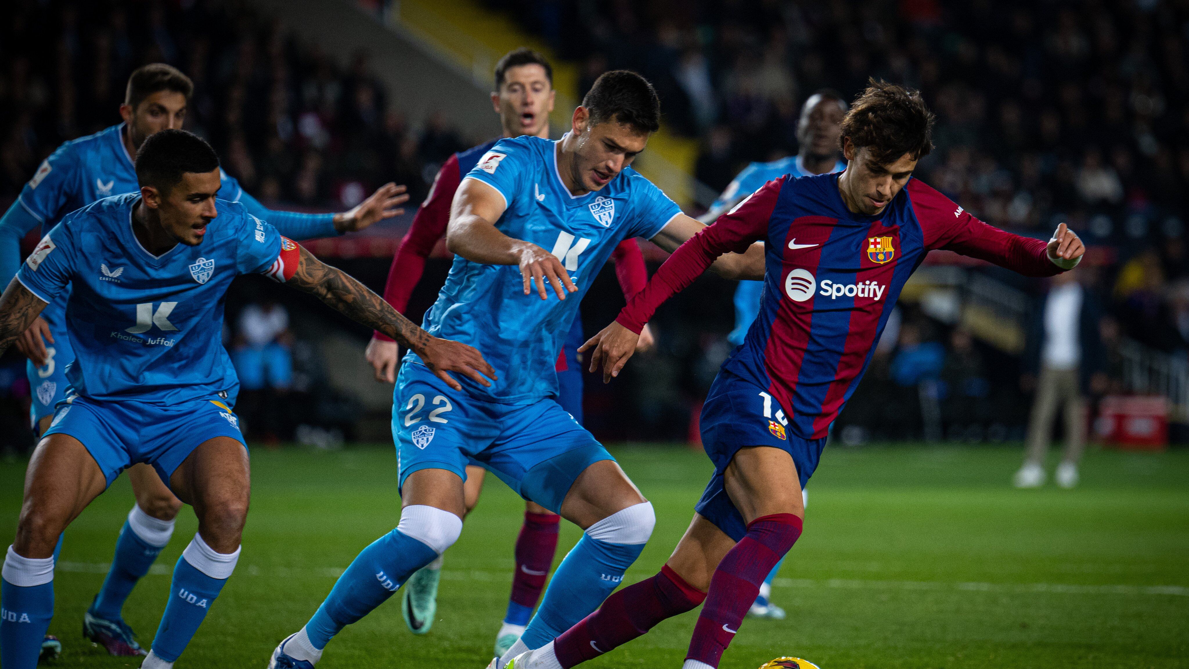 Barcelona venció 3-2 al Almería de César Montes.