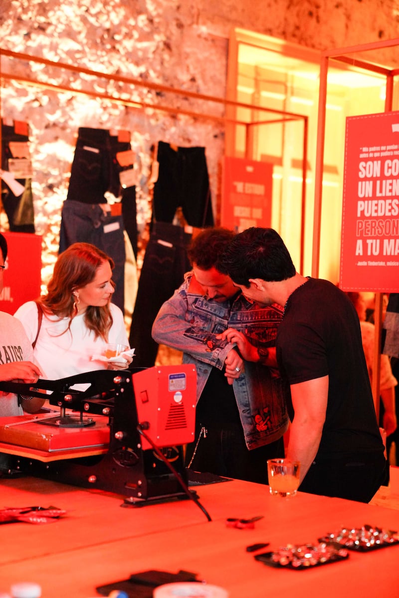 Podrás conocer la historia de los jeans que marcaron generaciones, personalizar prendas y disfrutar de actividades gratuitas