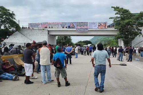 Bloquean carretera Acapulco-México por enfrentamientos entre grupos armados en Chilpancingo