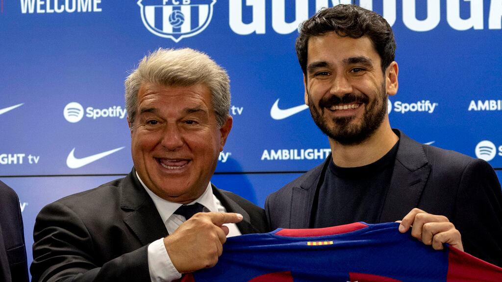 Joan Laporta junto a Ilkay Gundögan en su presentación
