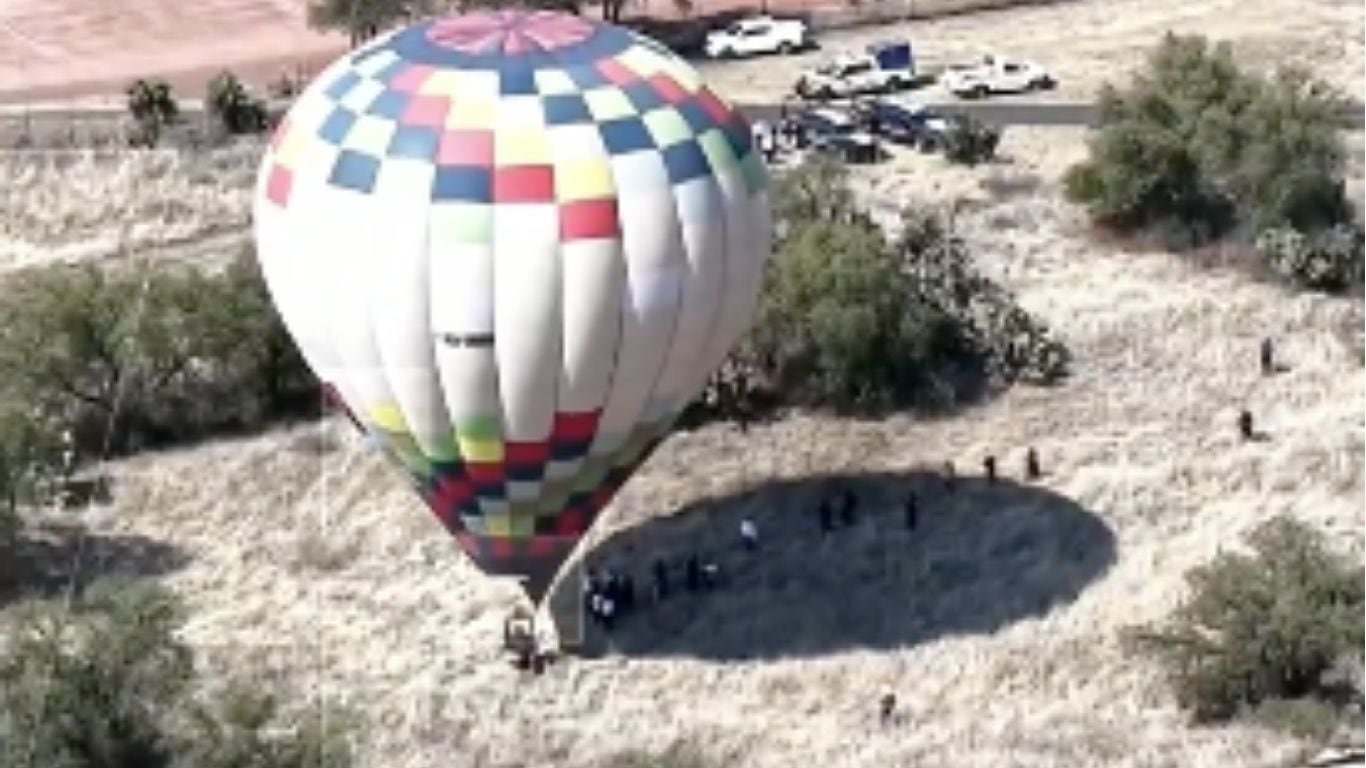 Un globo aerostático aterrizó de emergencia en Teotihuacán