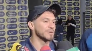 Henry martín anotó el primer gol del América en el primer tiempo pero fue anulado por falta.