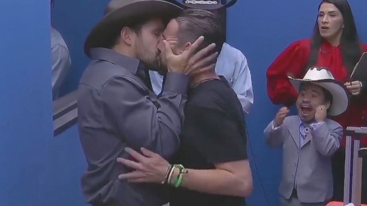 Se volvió viral el primer beso en esta temporada de 'La Casa de los Famosos México'.