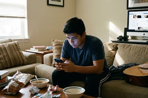 ¿Redes sociales hacen adictos a los niños con sus algoritmos? Conoce la polémica que enfrentan