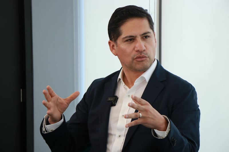 El estratega en transformación digital comparte los retos que enfrentan hoy las marcas, la importancia de combinar lo analítico con lo humano y cómo construir equipos que realmente conecten con el consumidor