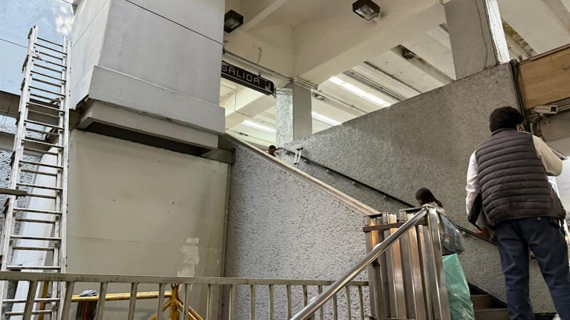 ¿Estación Chabacano del Metro CDMX se cae a pedazos? Parte del techo se desprende