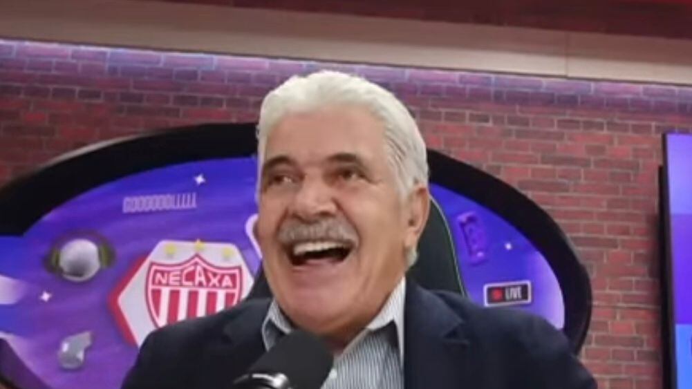 Discusión entre Tuca Ferretti y Álvaro Morales por polémica arbitral