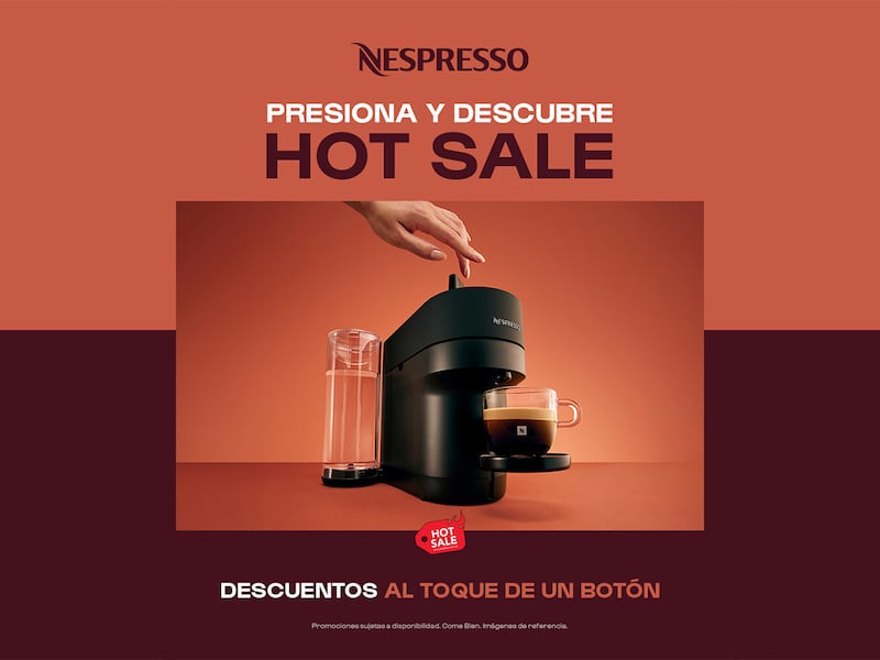 Cafetera Nespresso con taza de café durante promociones Hot Sale 2026