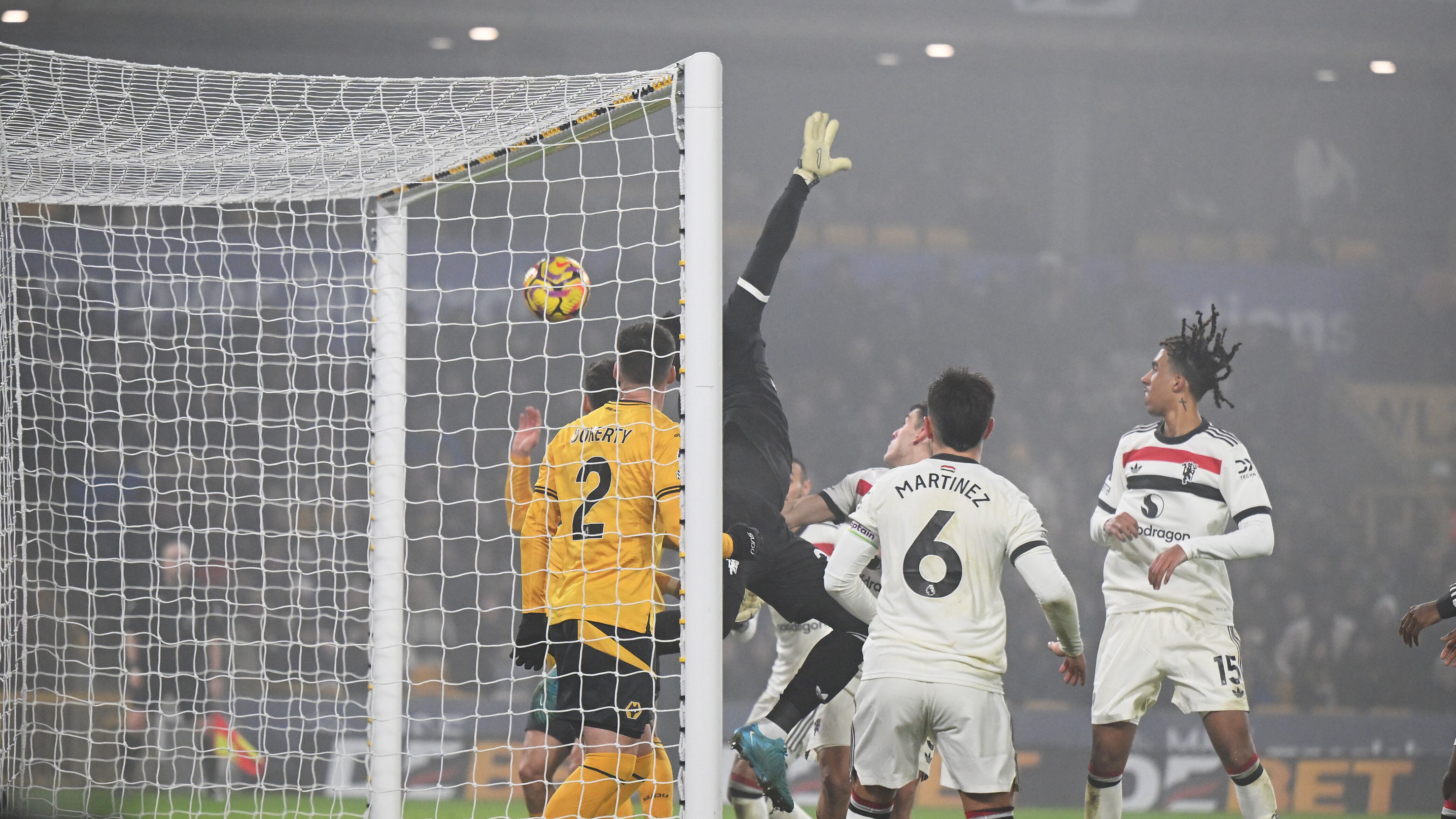 Manchester United recibe segundo gol olímpico en una semana