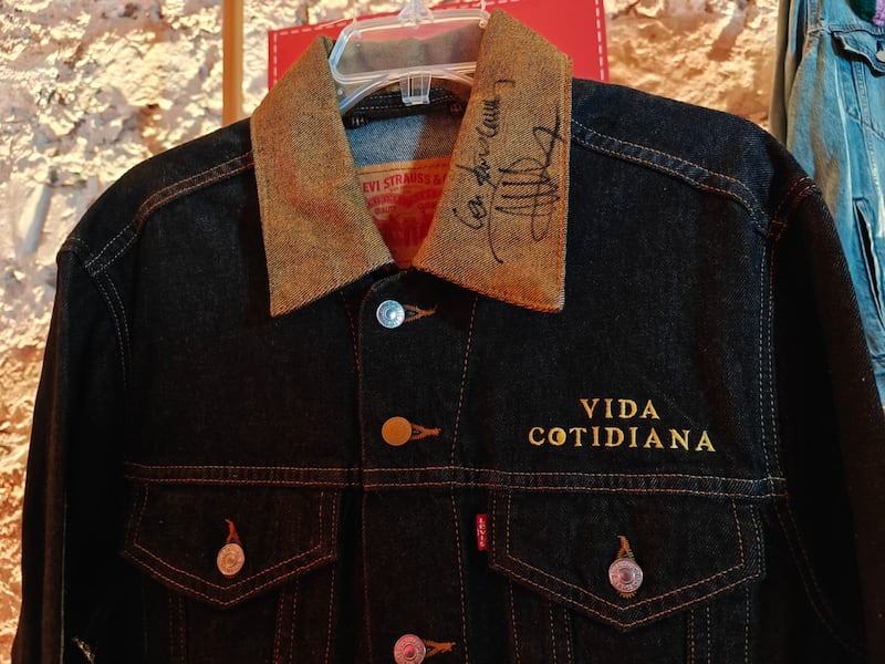 Podrás conocer la historia de los jeans que marcaron generaciones, personalizar prendas y disfrutar de actividades gratuitas