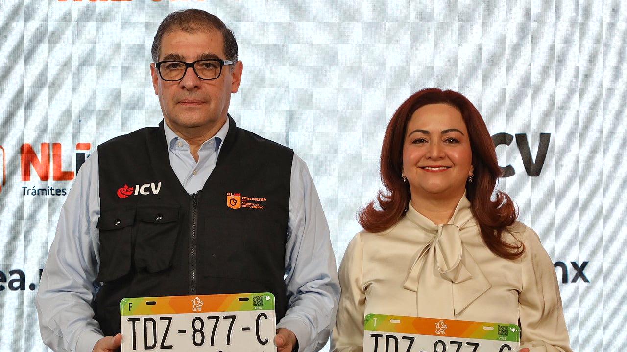 Ramiro Bravo, director del ICV y Mariela Saldívar, titular de la Oficina Ejecutiva de Gobierno.