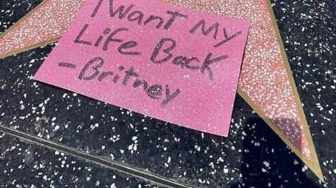 Mensaje estrella de Britney Spears en el Paseo de la Fama de Hollywood