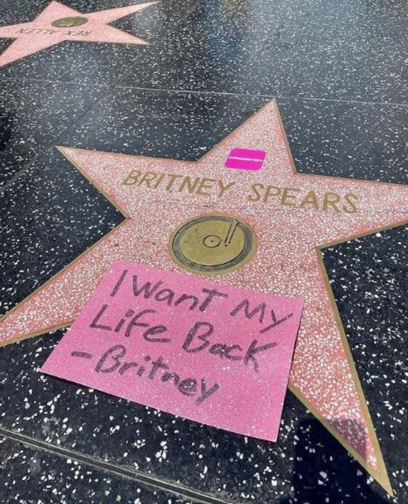 Mensaje estrella de Britney Spears en el Paseo de la Fama de Hollywood