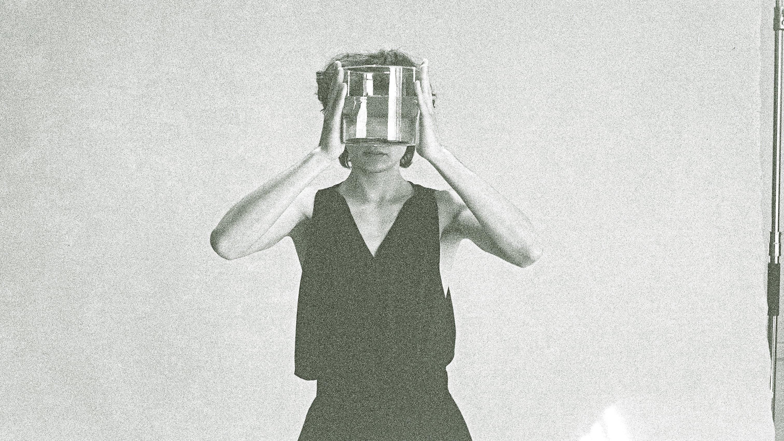 Van Rongen presenta su primera colección: piezas que son memoria, identidad y armadura