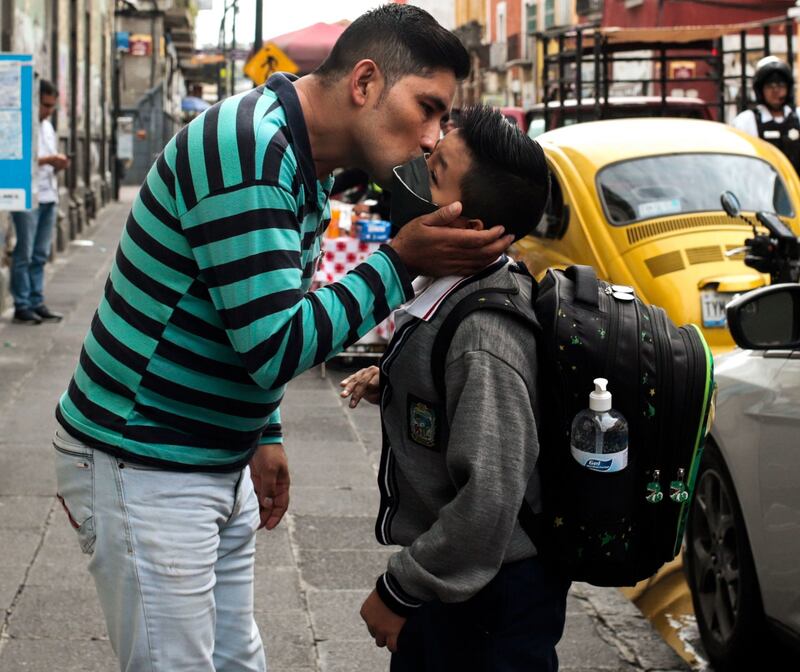 Más de 29 millones de alumnos regresaron a clases este lunes. (Cuartoscuro)