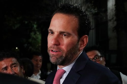 Loret de Mola regresa a Latinus tras especulaciones por su supuesta salida