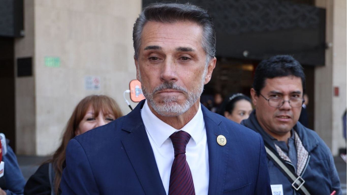 Sergio Mayer presenta renuncia a Morena tras meses de polémica y desgaste interno