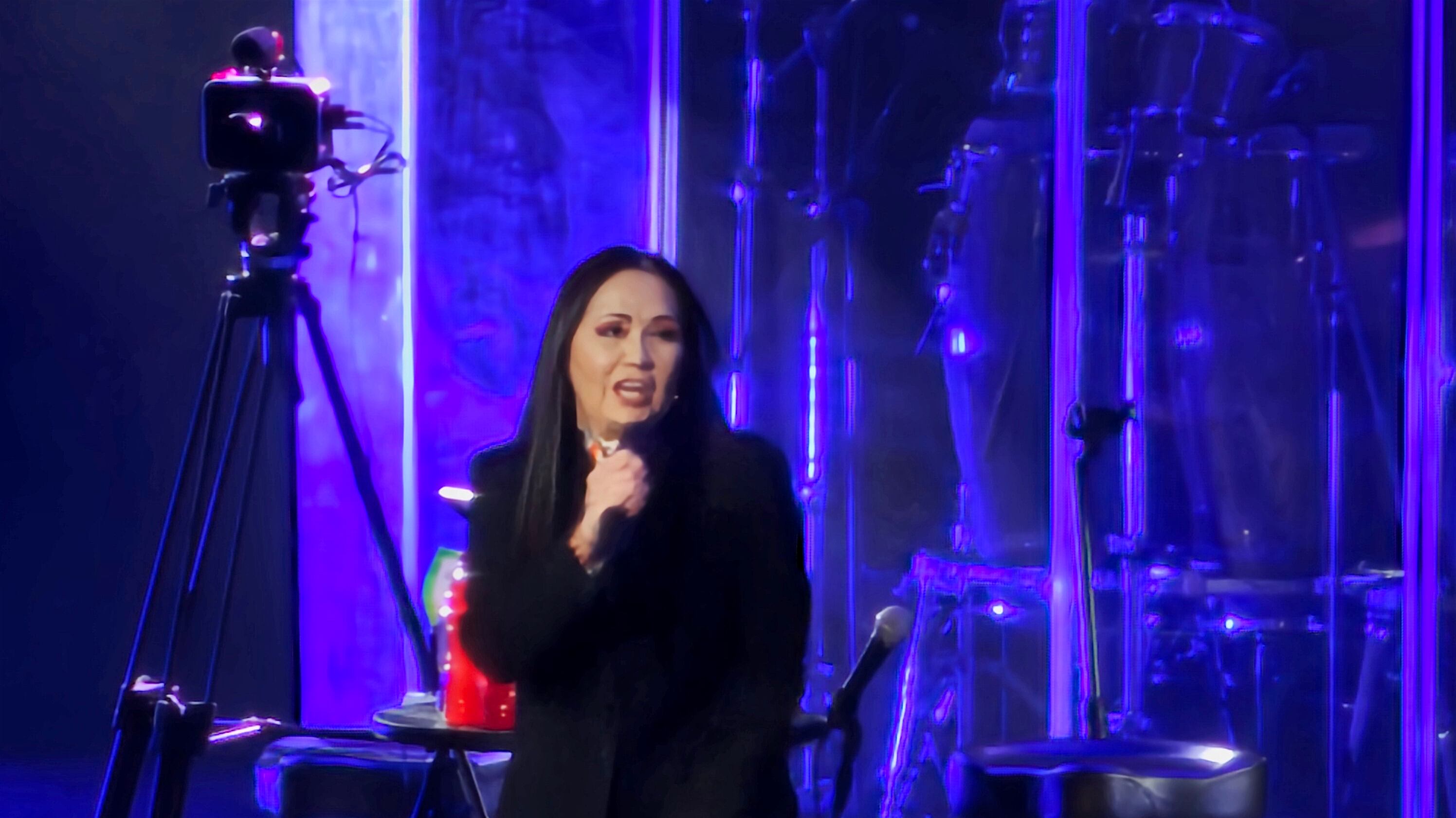 La artista dio de qué hablar con sus comentarios entre canción y canción.