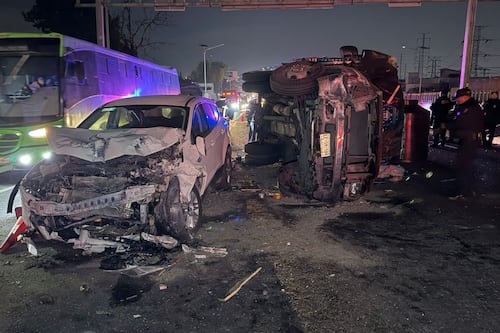 Choque y volcadura en la México-Pachuca dejan a un menor muerto; responsables huyeron del lugar