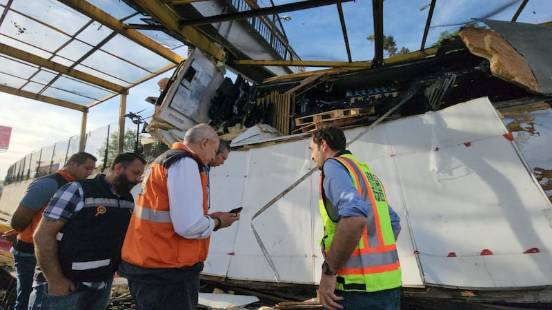 Traíler se impacta con Metro