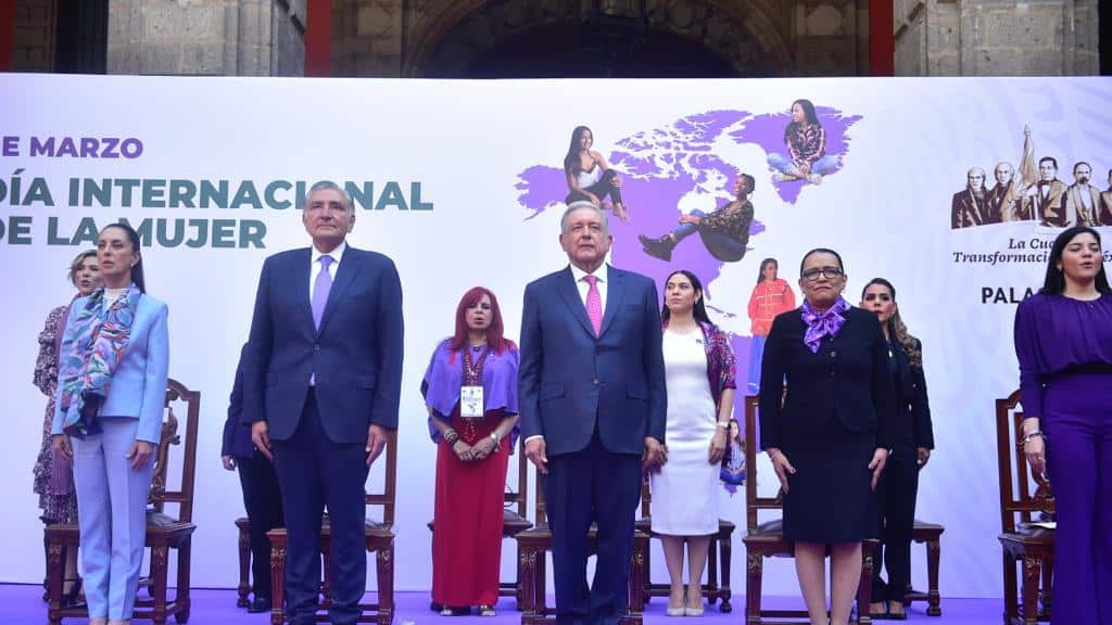 #PolíticaConfidencial AMLO resguarda bandera de marchas