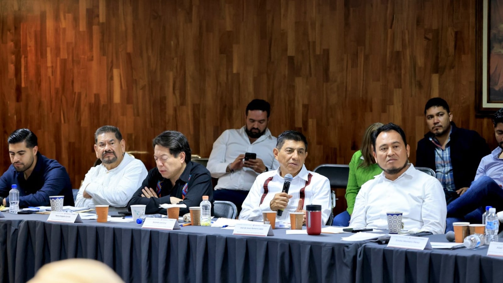 En el caso de las primarias, se ratificó la autorización de la recategorización de 103 personas supervisoras y 28 jefas de sector de ese nivel.