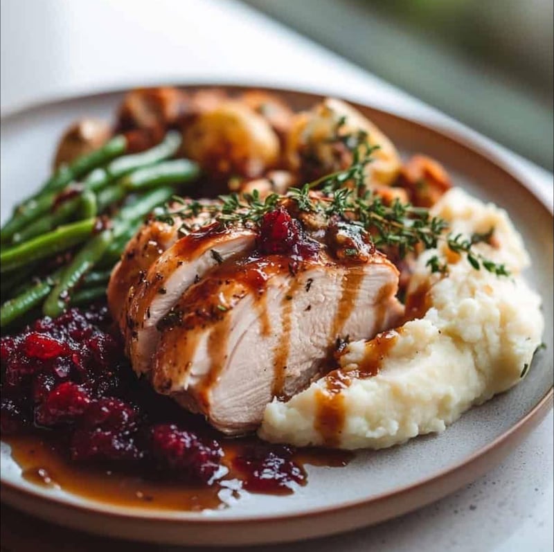 Un hotel en la capital ofrece menú de mediodía y cena buffet para vivir la tradición con elegancia y sabor contemporáneo