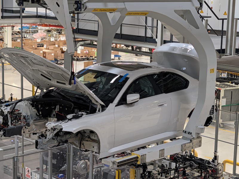 Visitar BMW Group Planta San Luis Potosí es una experiencia única que si la complementas con museos y gastronomía local, tendrás un viaje completo que mezcla motores, cultura y buen comer