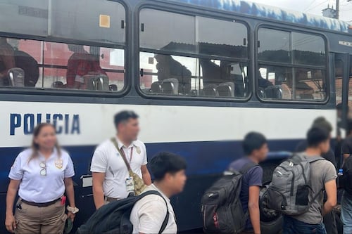 Tráfico de migrantes: rescatan a 229 personas en Veracruz dentro de camión robado