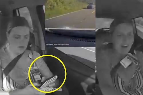 Mujer choca auto prestado por contestar mensajes y soltar el volante