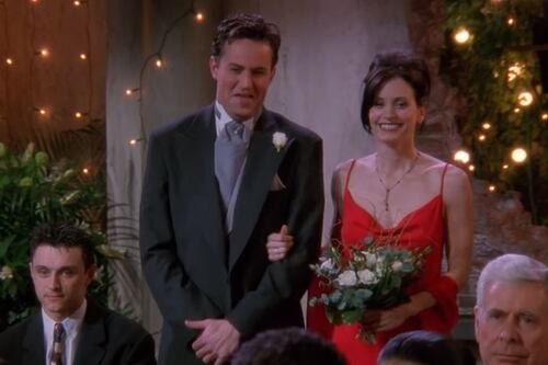 Courteney Cox despide a Matthew Perry publicando una escena de Friends que nadie había visto