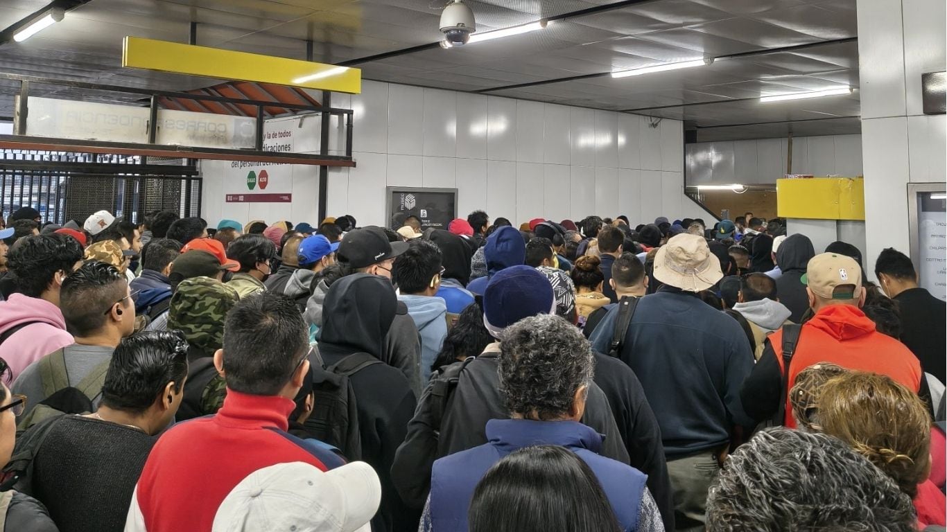 Línea 9 con problemas en Pantitlán