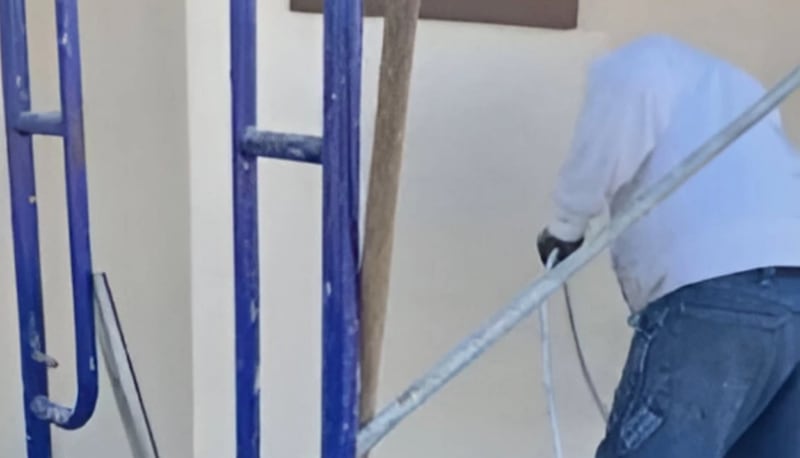 Julio Gómez trabaja en la construcción.