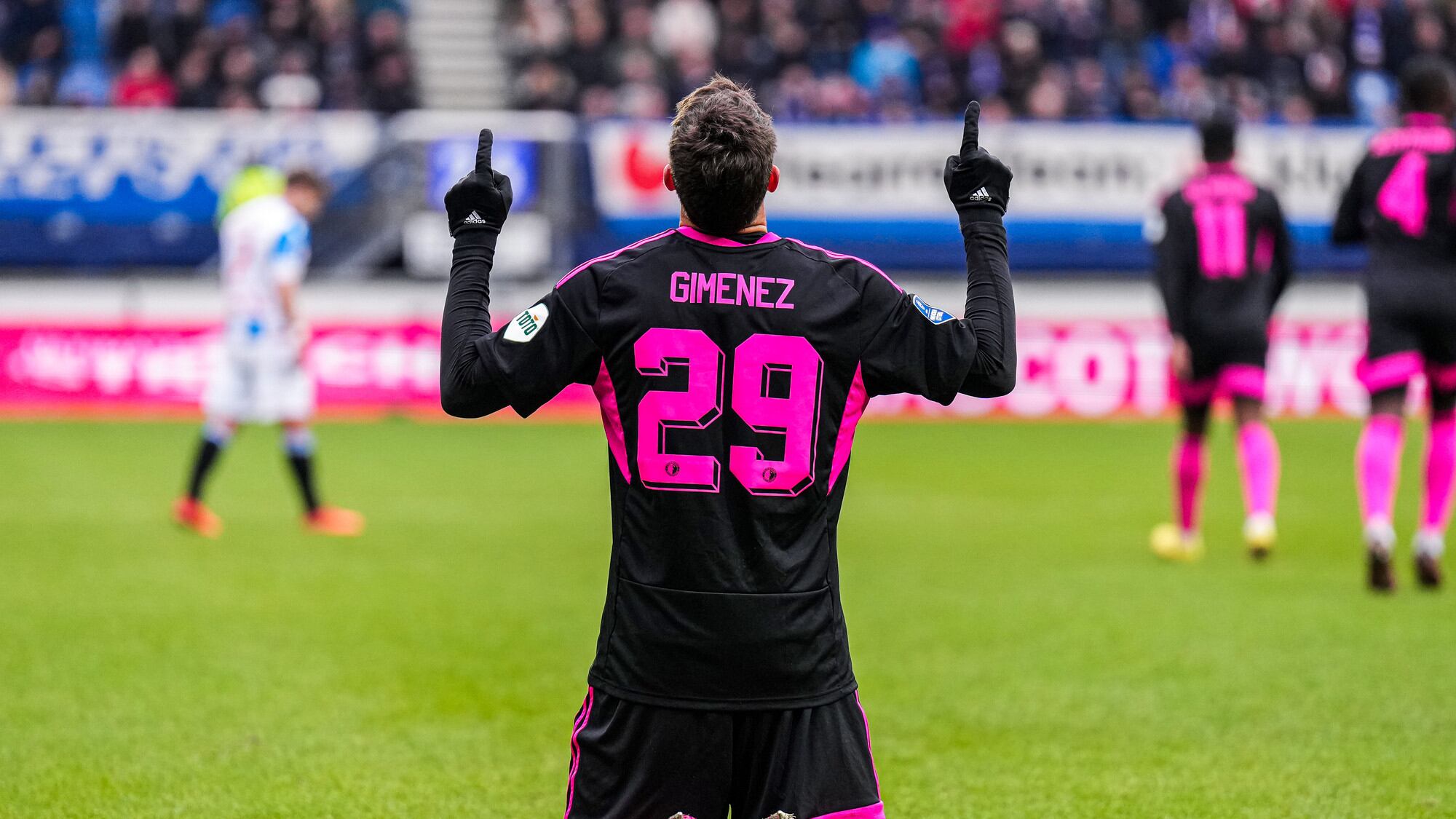 Santiago Giménez logró su quinto gol en la Eredivisie.