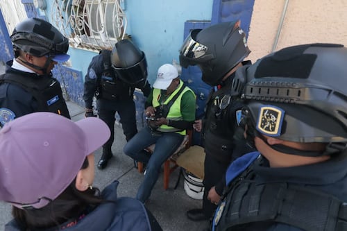 ¿Cuántos franeleros fueron detenidos por cobrar ilegalmente en la vía pública en CDMX?