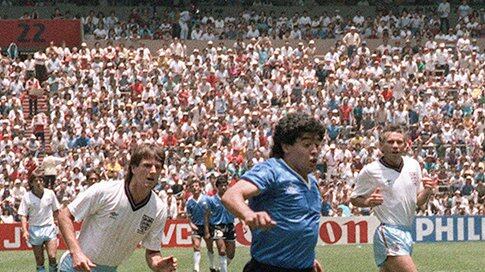 Diego Maradona se 'comió' a la zaga inglesa I Redes