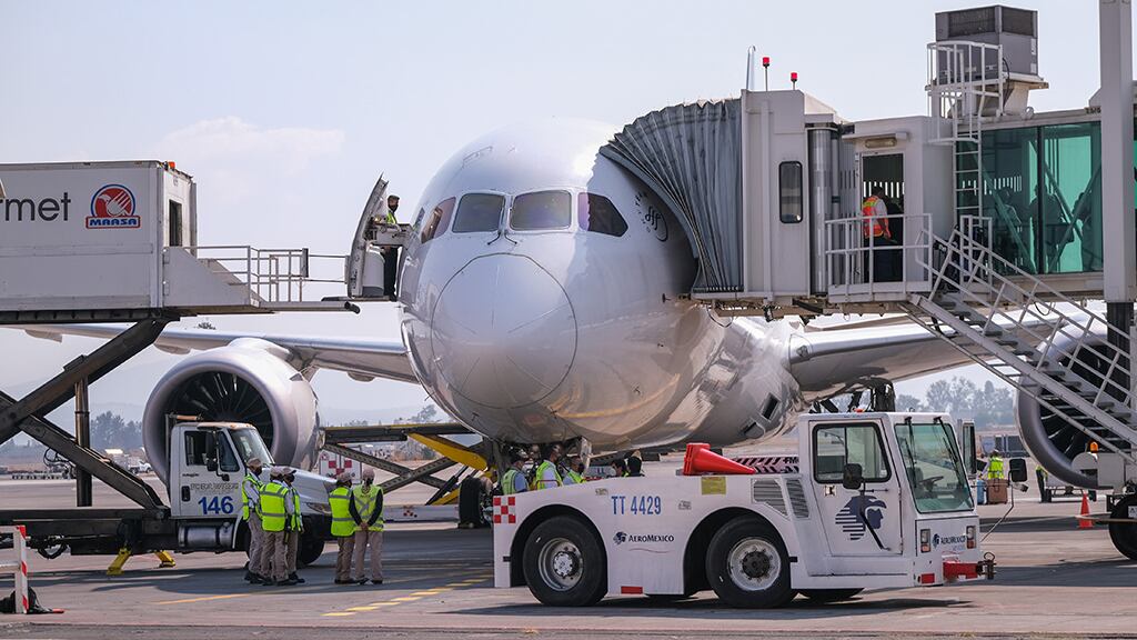 Entre los vuelos cancelados hay viajes nacionales e internacionales.