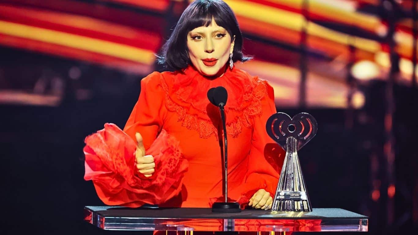 Lady Gaga anunciará embarazo en México, según Mhoni Vidente