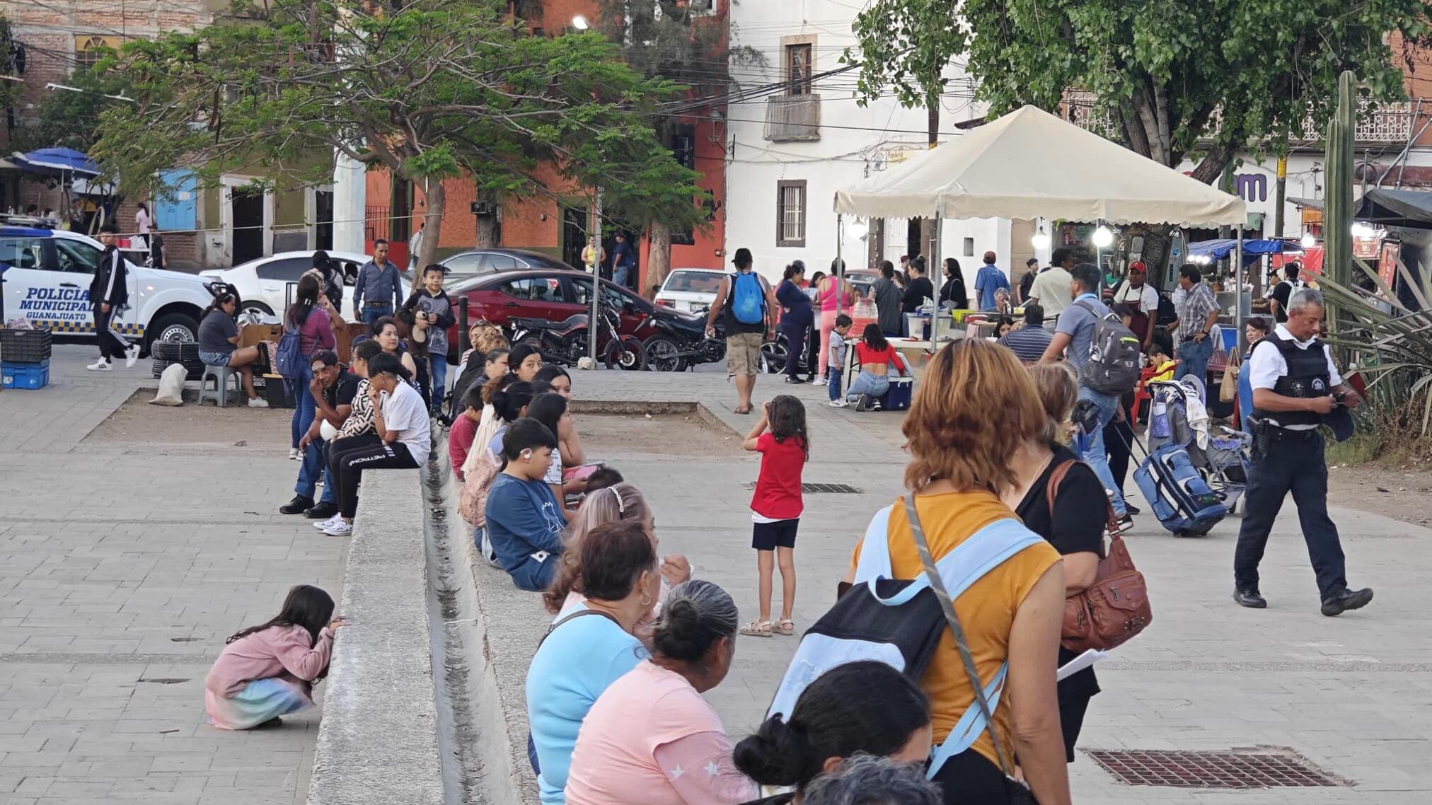 Mujeres llegaron citadas para supuestas entregas de apoyos municipales.