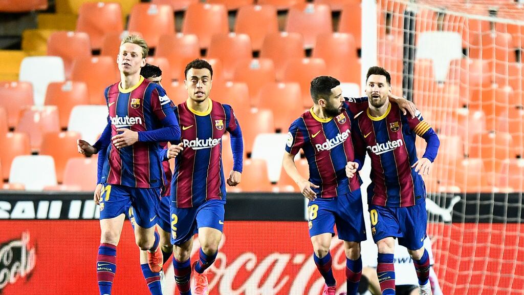 Barcelona se mantiene con vida en la Liga española