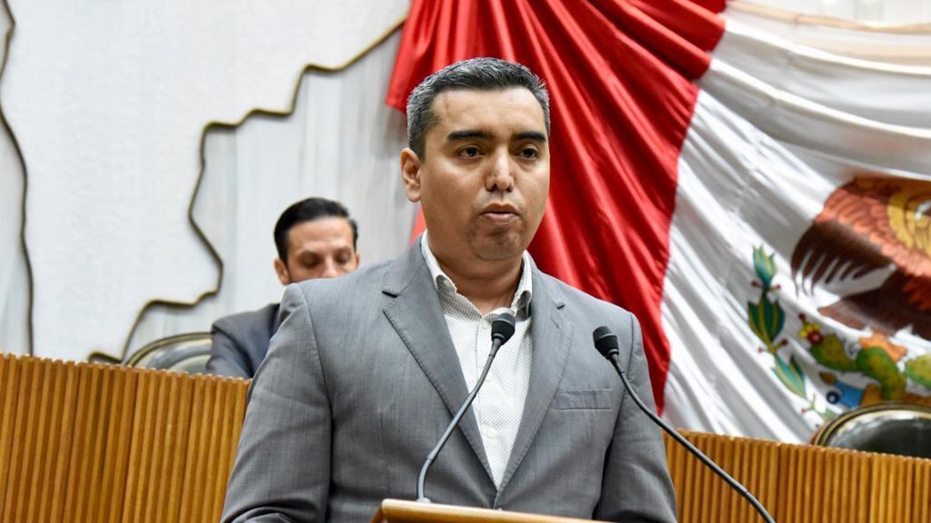 El diputado y exmilitante de Morena Carlos Leal promovió dos iniciativas que han causado discusión en sus redes sociales