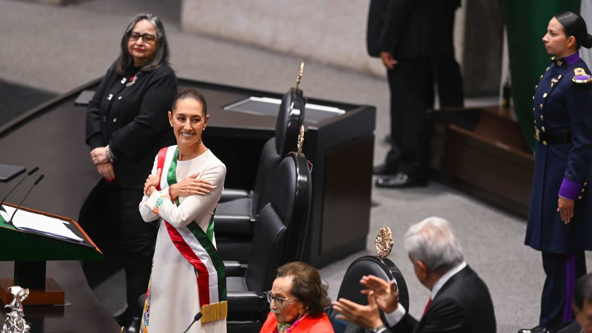 El discurso de Sheinbaum marcado por la sombra de su antecesor