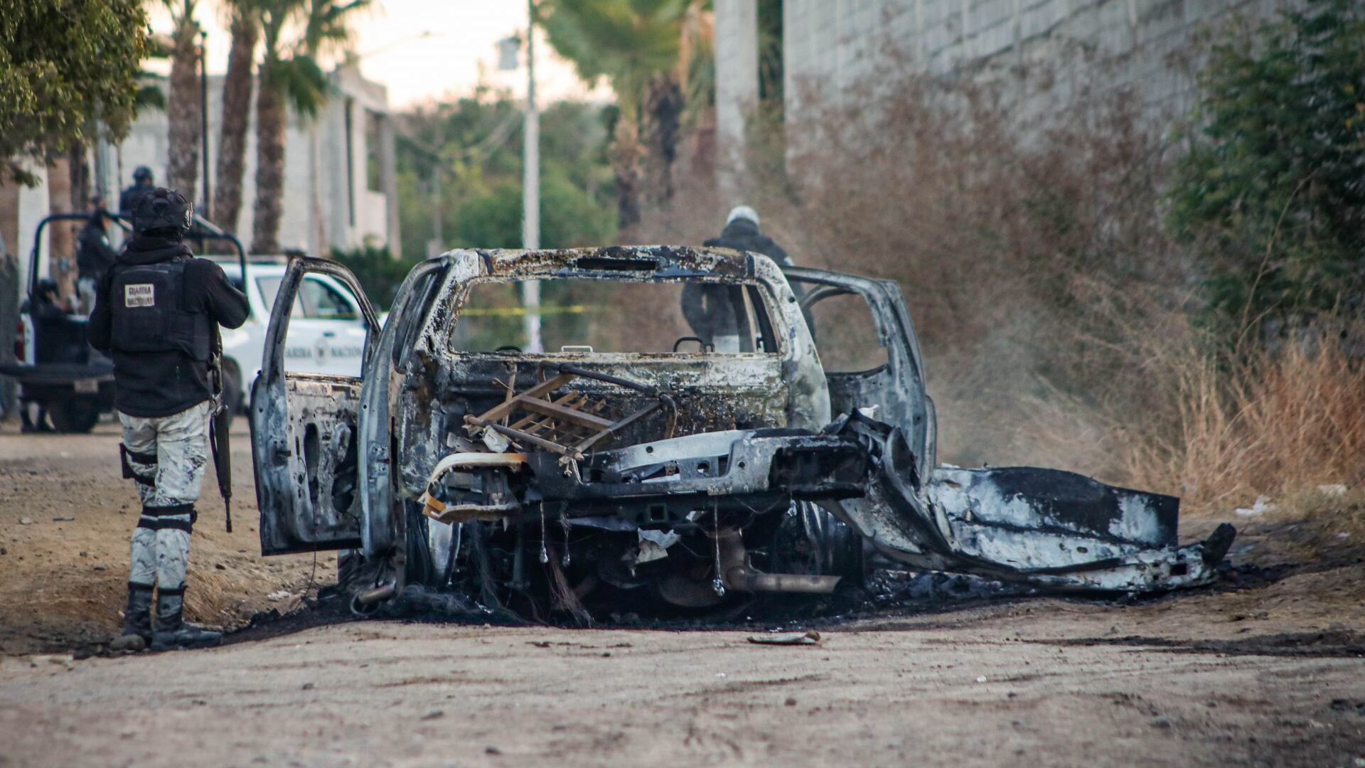 Una camioneta explotó y se localizó un fusil Barret y un Dron de Vigilancia