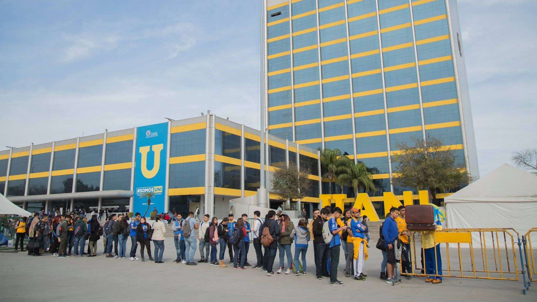 Los estudiantes volvieron en 29 preparatorias y 26 facultades.