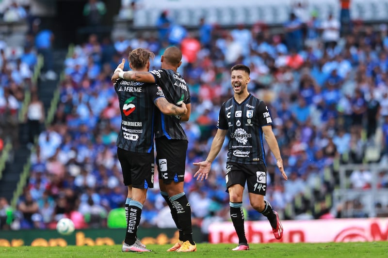 Querétaro remontó en el Azteca para subir al lugar 13 de la tabla.