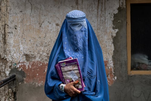 Afganistán ratifica veda de educación superior femenina