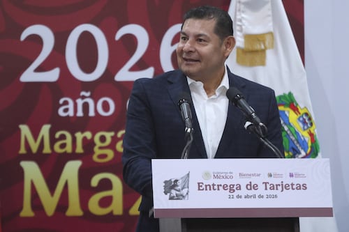 Funcionarios que presionen a medios serán sancionados: Armenta garantiza libertad de expresión