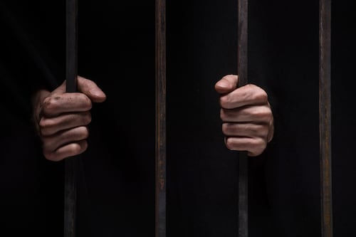 Periodista condenado a varios años de prisión inicia una huelga de hambre