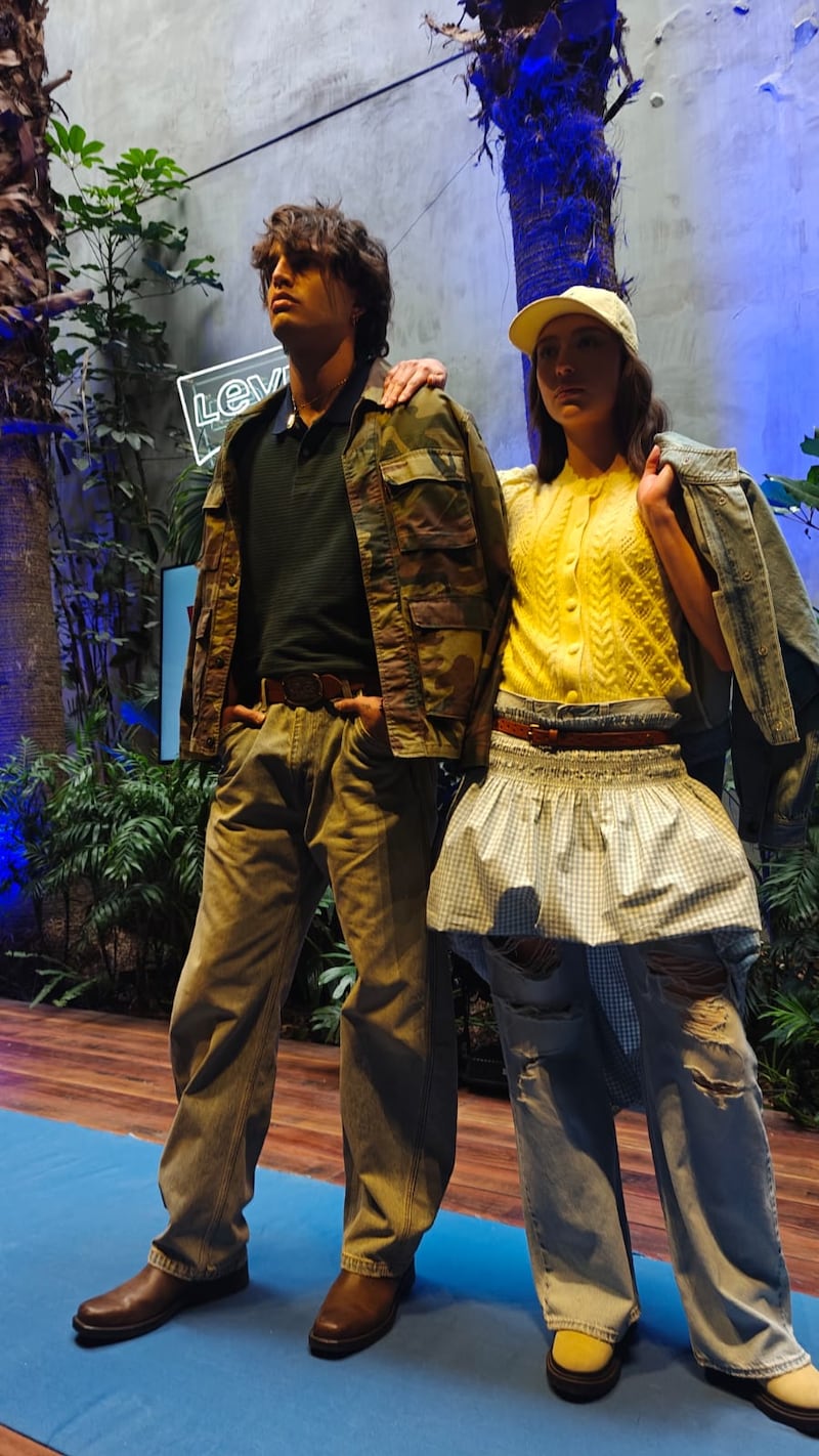 Levi’s reveló sus nuevas líneas como Grunge Finish, Blu Tab y Refreshed Americana, además de una alianza clave con Jordan Brand que conecta moda y deporte rumbo a la temporada mundialista