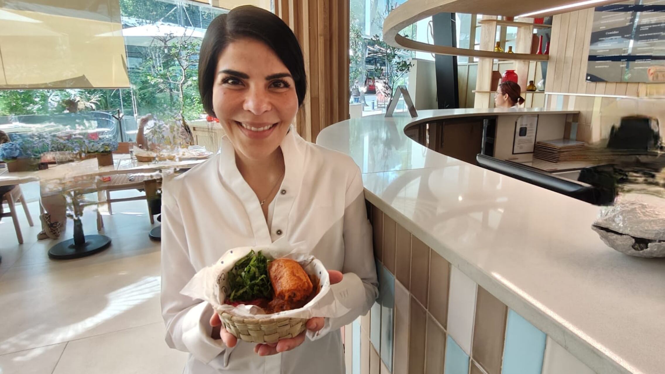 Conoce el restaurante & cafetería que está revolucionando la escena culinaria de la avenida Insurgentes. Liderado por la chef Gaby Ruiz, este espacio ofrece un menú gourmet con platos tradicionales y toques contemporáneos